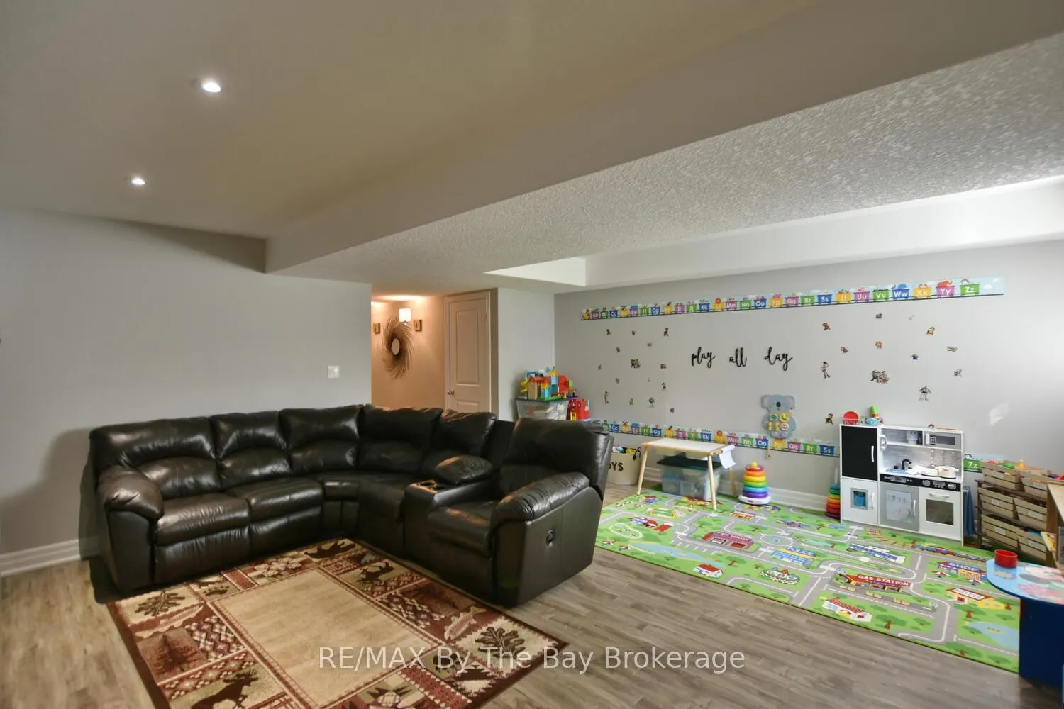 Photo 29 of 121 45th Street N, Wasaga Beach — HOMEH
