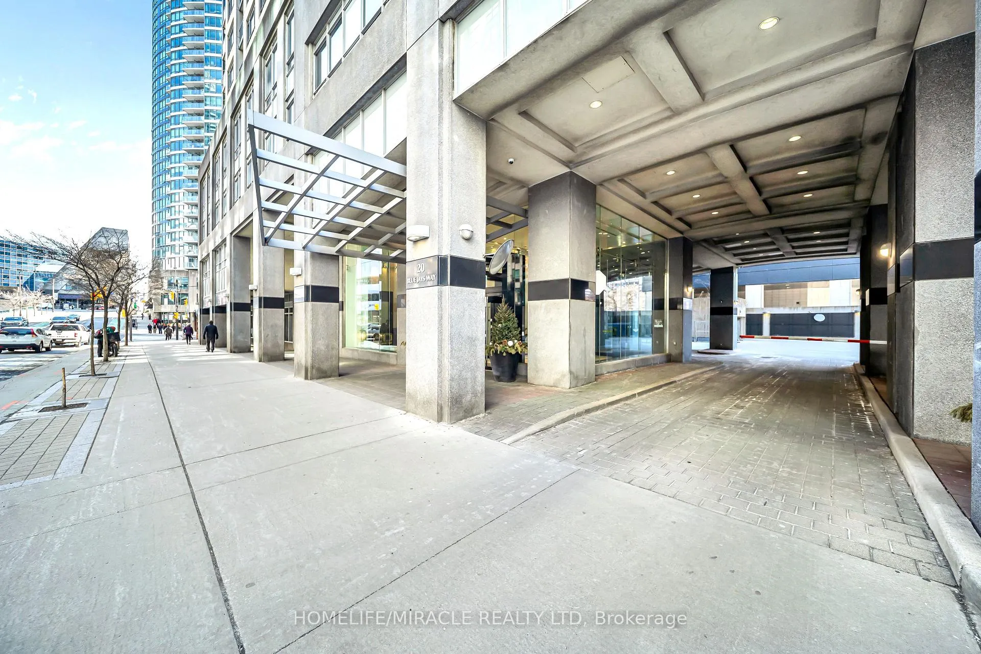 Photo 5 of Unit 1615, 20 Blue Jays Way, Toronto, Waterfront Communities — HOMEH