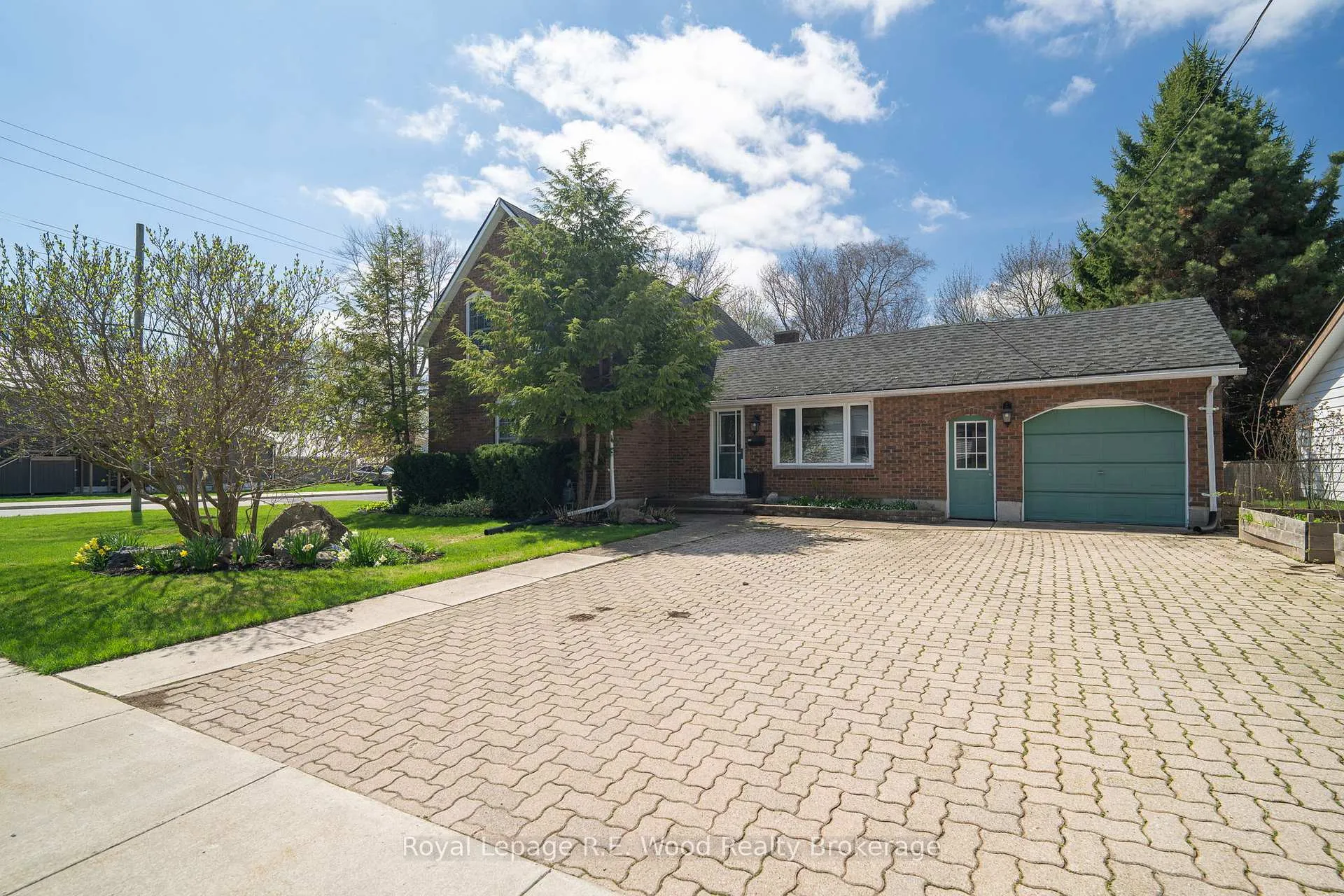 Photo 3 of 23 Spruce Street W, Aylmer — HOMEH