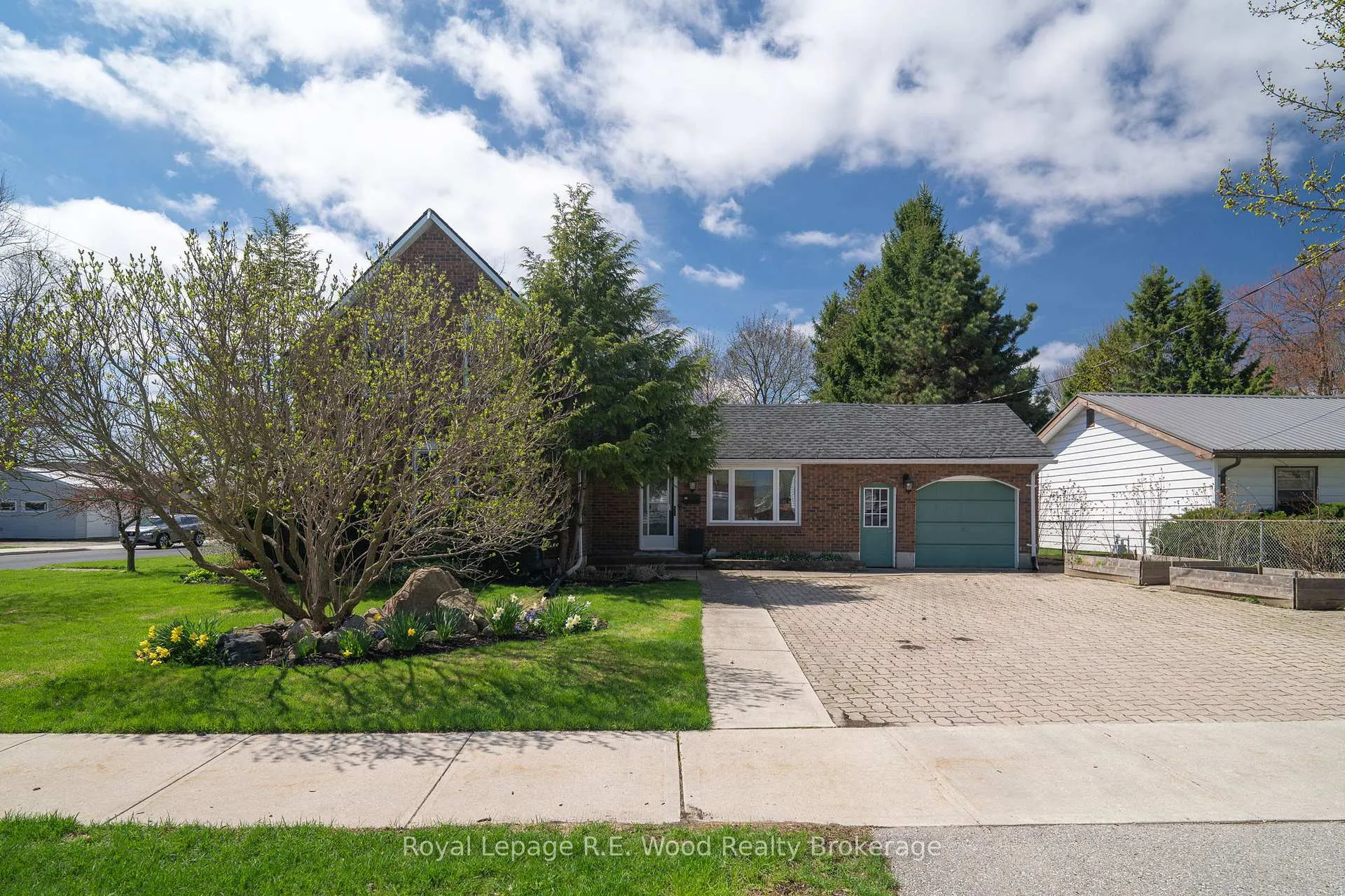 Photo 4 of 23 Spruce Street W, Aylmer — HOMEH