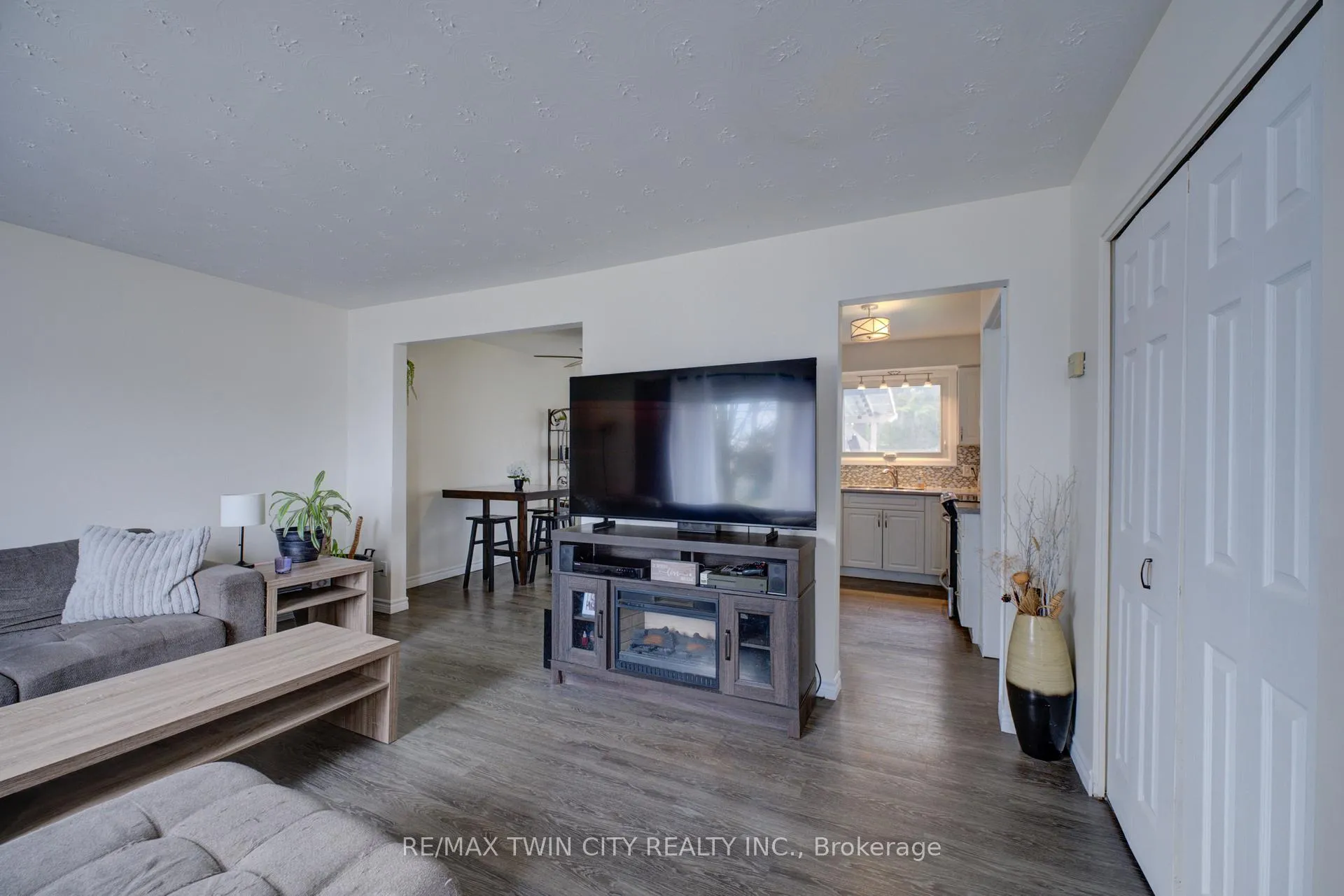 Photo 5 of Unit B, 32 Morley Avenue, Brantford — HOMEH