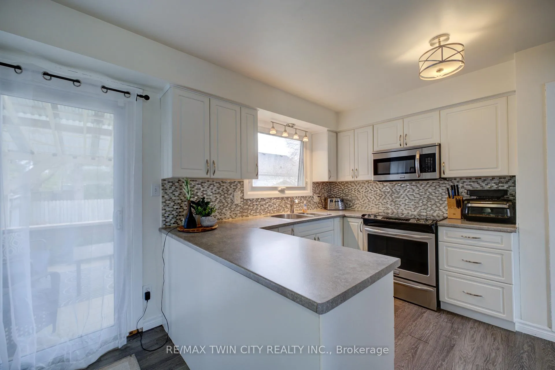 Photo 9 of Unit B, 32 Morley Avenue, Brantford — HOMEH
