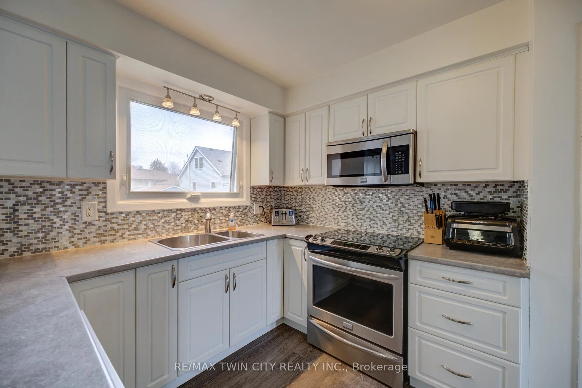 Photo 11 of Unit B, 32 Morley Avenue, Brantford — HOMEH