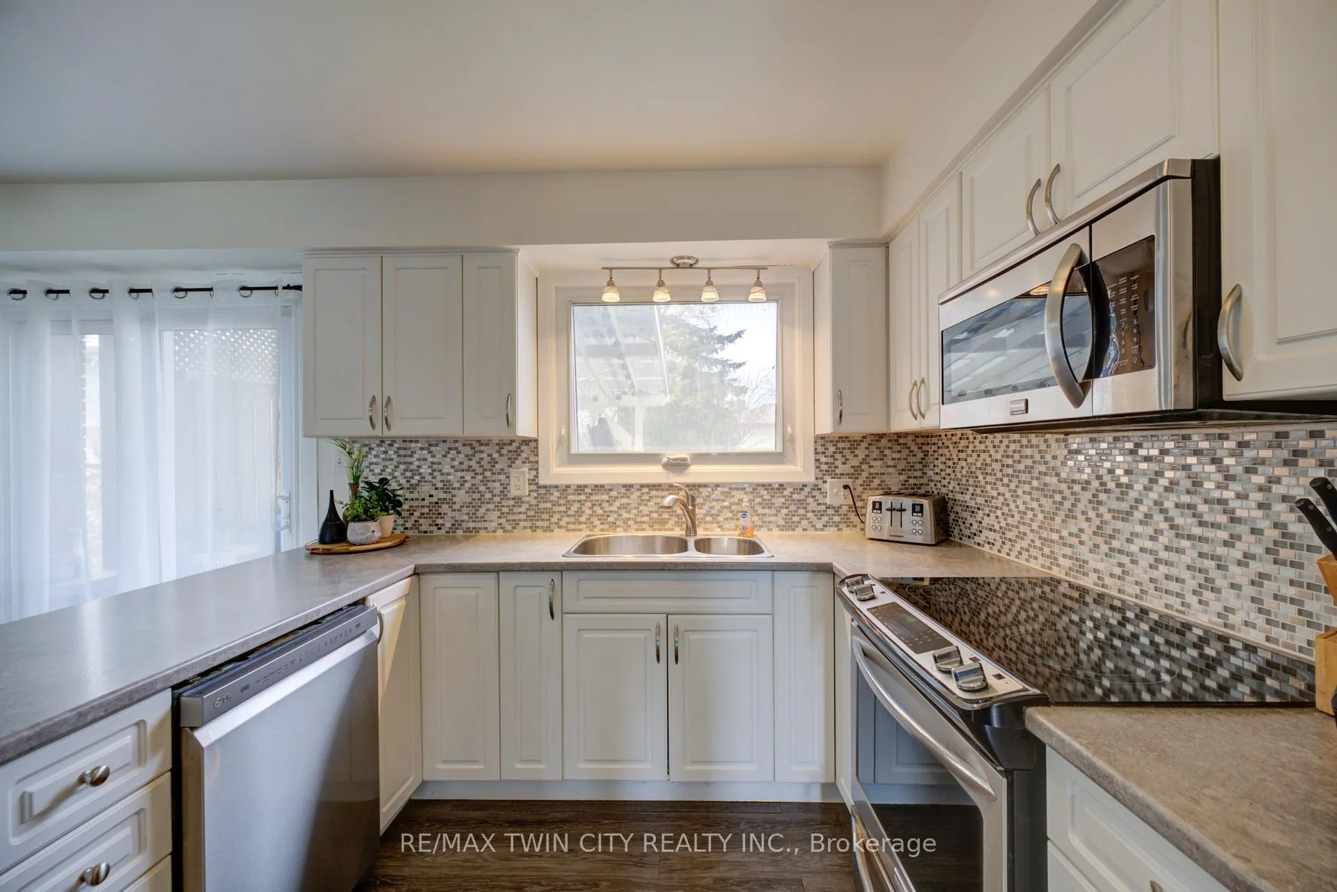 Photo 12 of Unit B, 32 Morley Avenue, Brantford — HOMEH