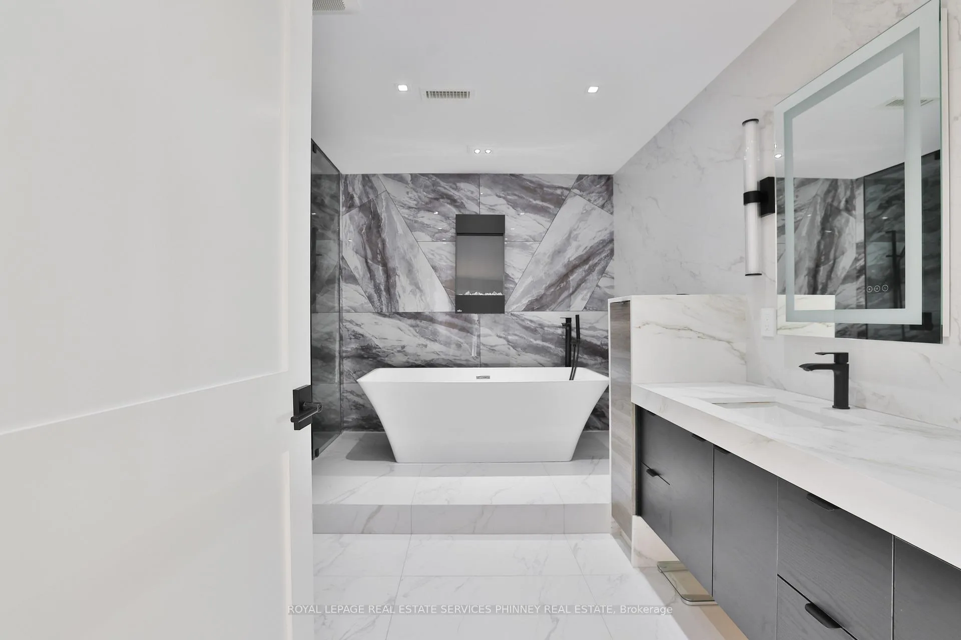 Photo 14 of Unit 904, 1477 Lakeshore Road, Burlington, Brant — HOMEH