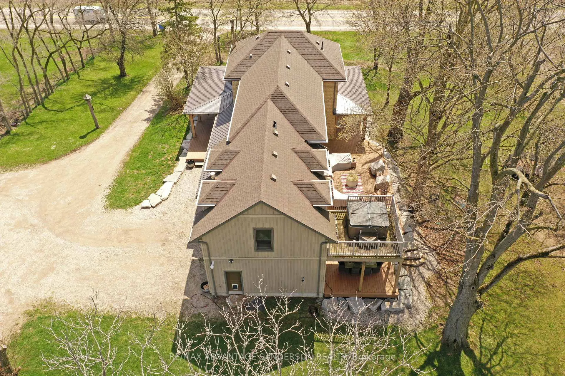 Photo 8 of 12486 Medway Road, Middlesex Centre, Rural Middlesex Centre — HOMEH