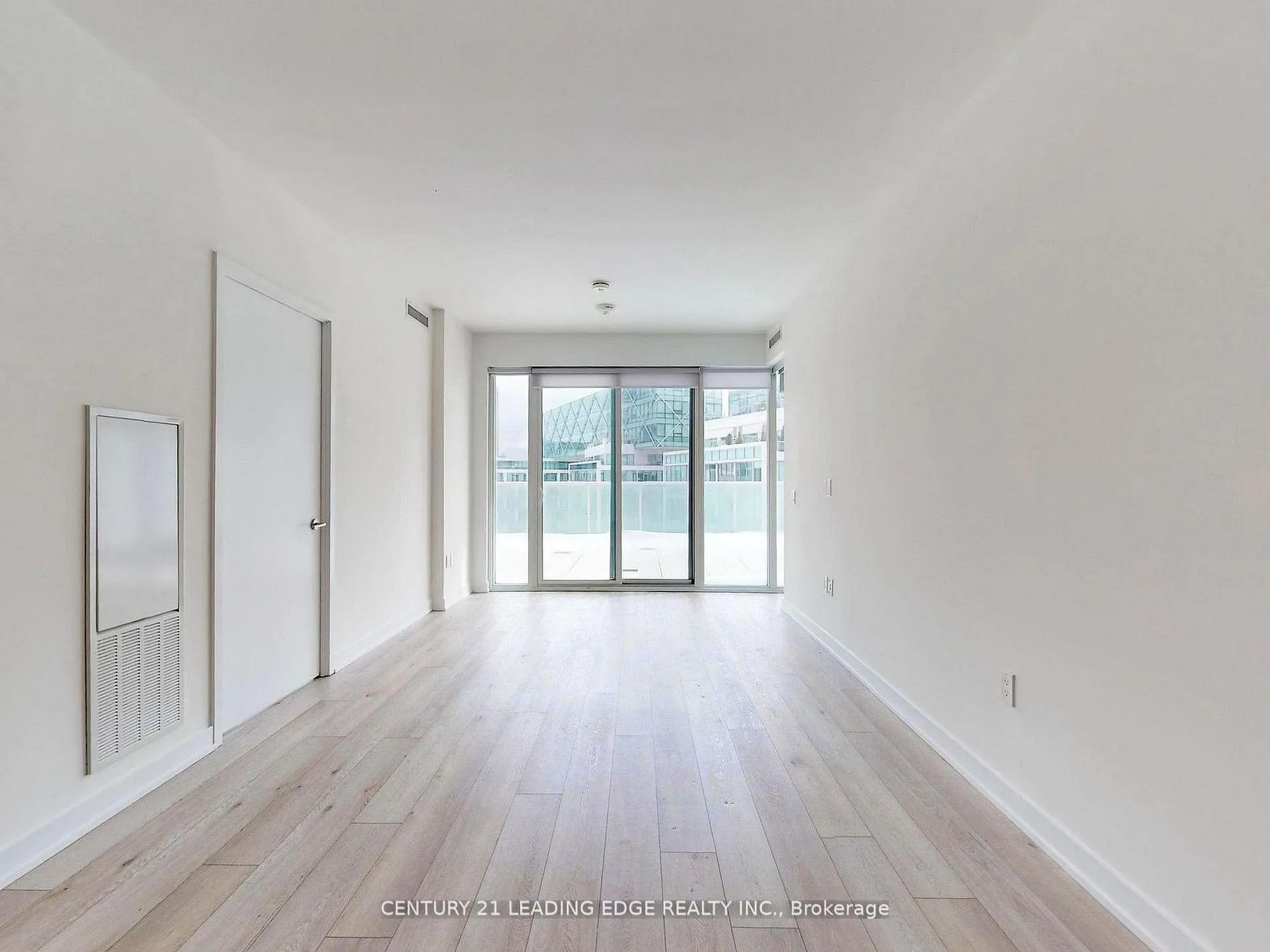 Photo 4 of Unit 1002, 15 Queens Quay E, Toronto, Waterfront Communities — HOMEH
