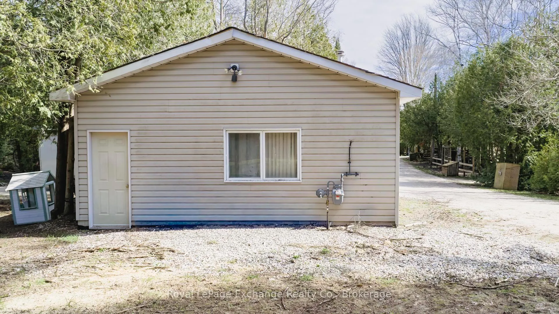 Photo 9 of 906 Victoria Road, Huron-Kinloss — HOMEH