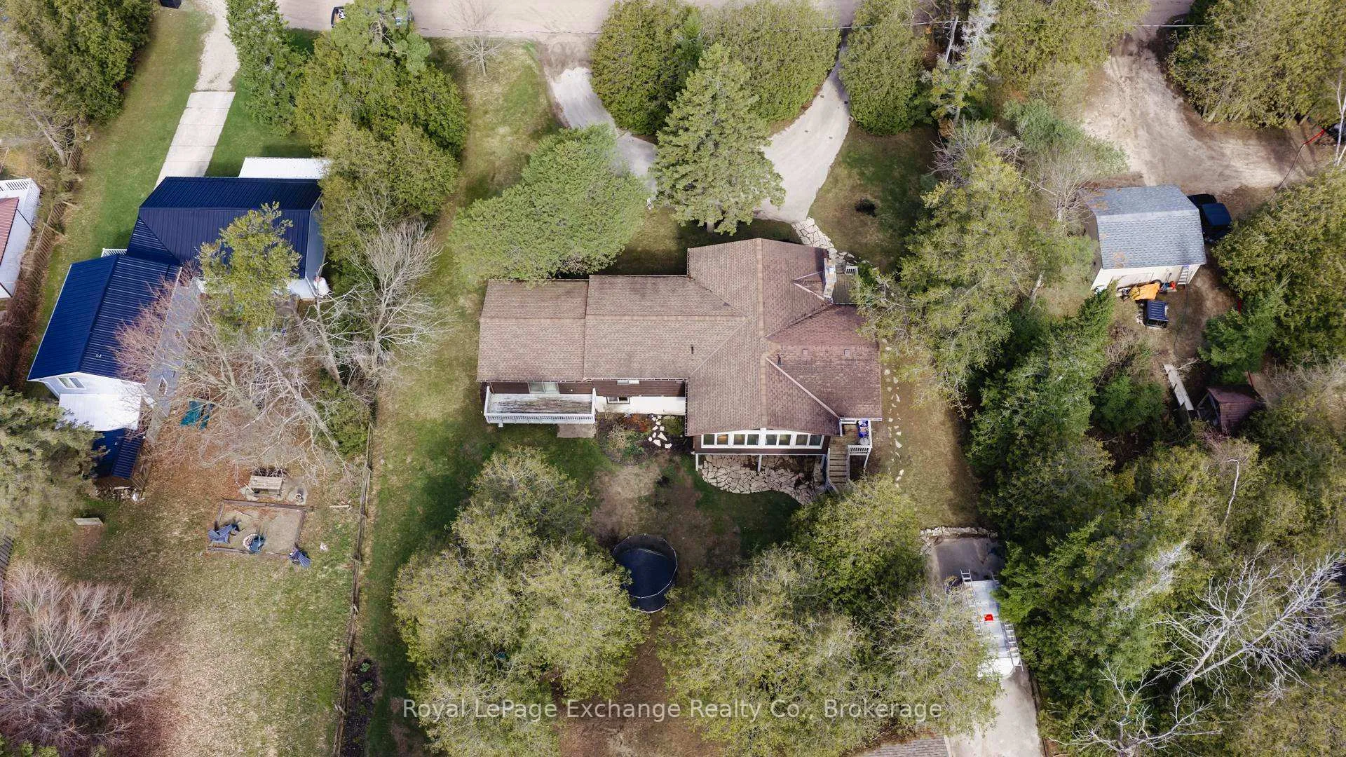 Photo 11 of 906 Victoria Road, Huron-Kinloss — HOMEH