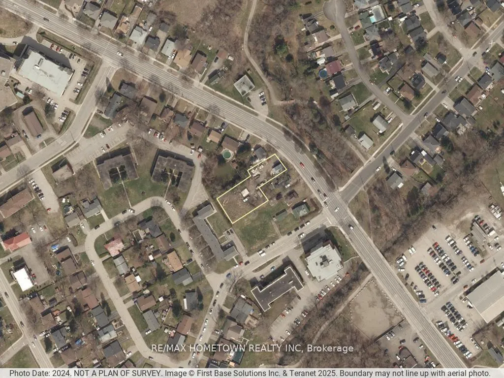 Photo 3 of 44 Stewart Boulevard, Brockville — HOMEH