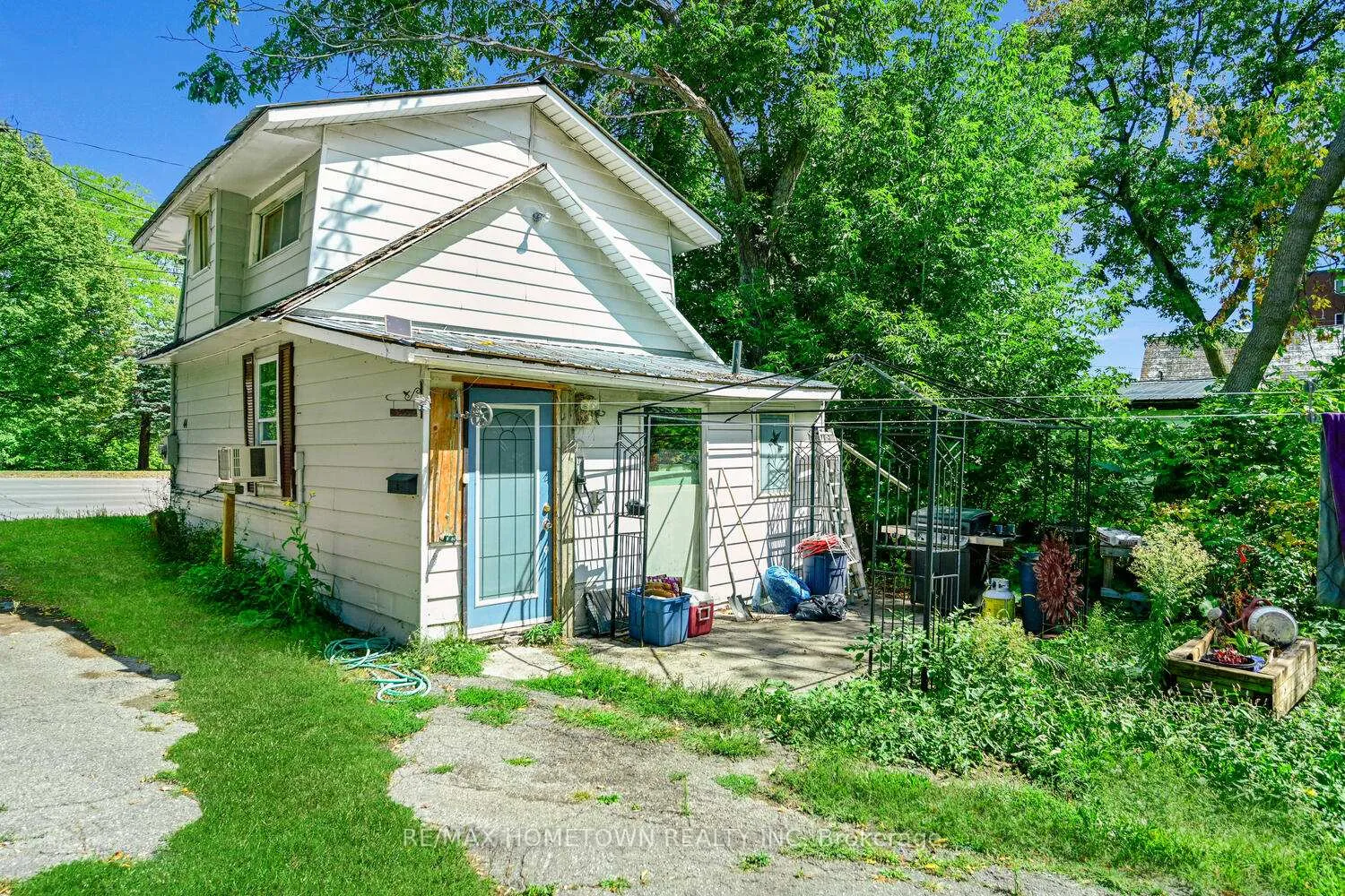 Photo 5 of 44 Stewart Boulevard, Brockville — HOMEH