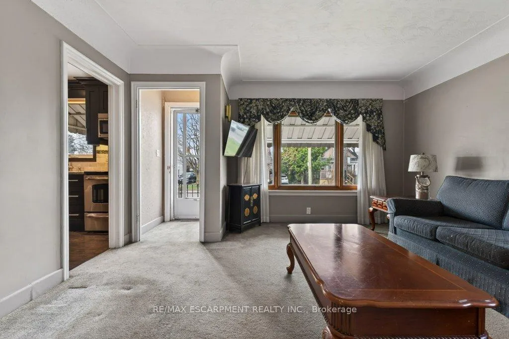 Photo 2 of 69 West 4th Street, Hamilton, Bonnington — HOMEH