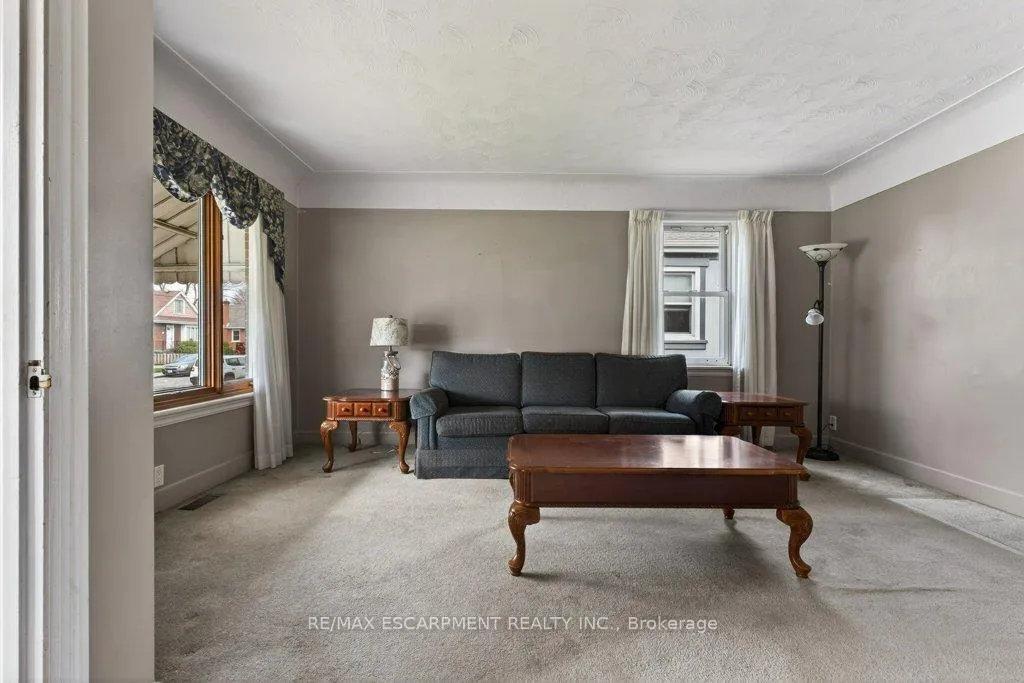Photo 3 of 69 West 4th Street, Hamilton, Bonnington — HOMEH