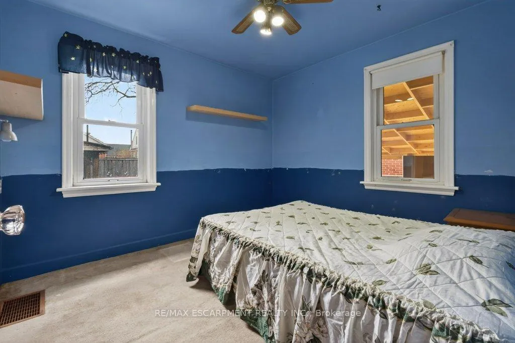Photo 5 of 69 West 4th Street, Hamilton, Bonnington — HOMEH