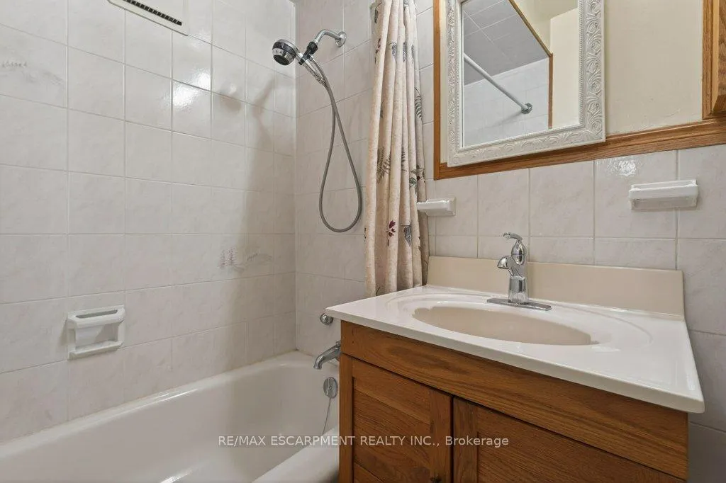 Photo 6 of 69 West 4th Street, Hamilton, Bonnington — HOMEH
