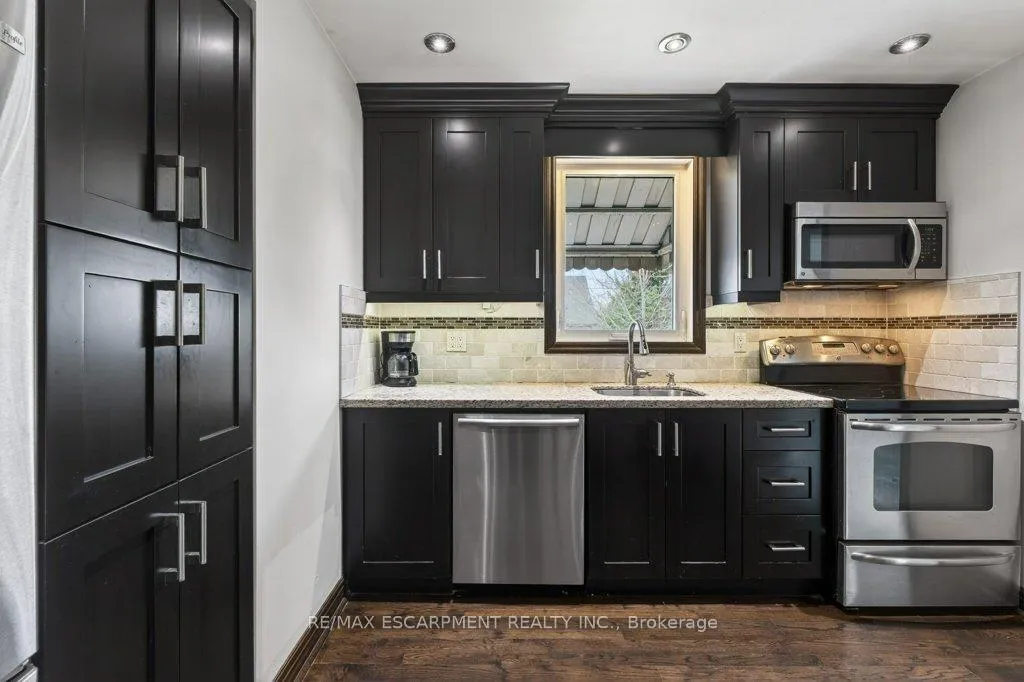 Photo 7 of 69 West 4th Street, Hamilton, Bonnington — HOMEH
