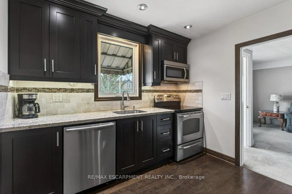 Photo 8 of 69 West 4th Street, Hamilton, Bonnington — HOMEH
