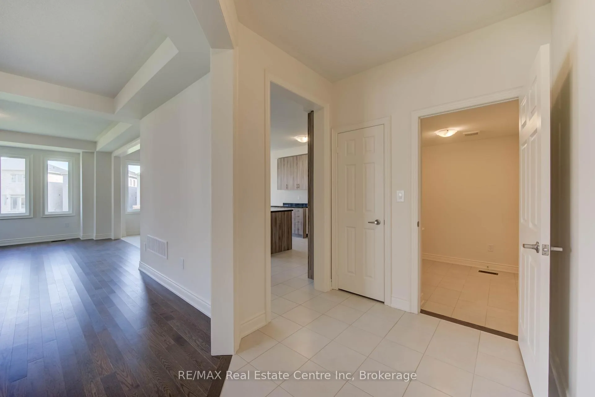 Photo 11 of 154 Attwater Drive, Cambridge, Little's Corners — HOMEH