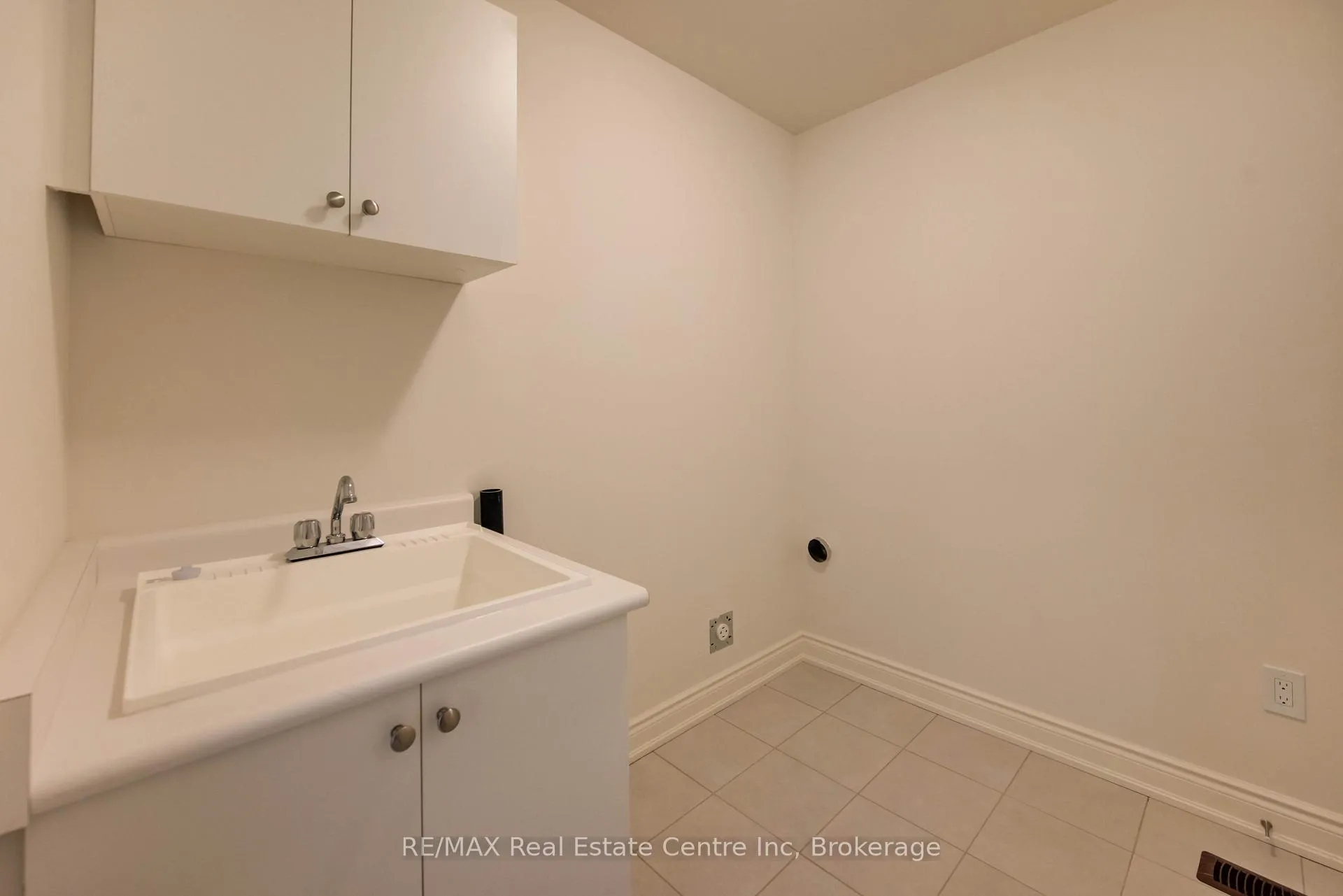 Photo 12 of 154 Attwater Drive, Cambridge, Little's Corners — HOMEH