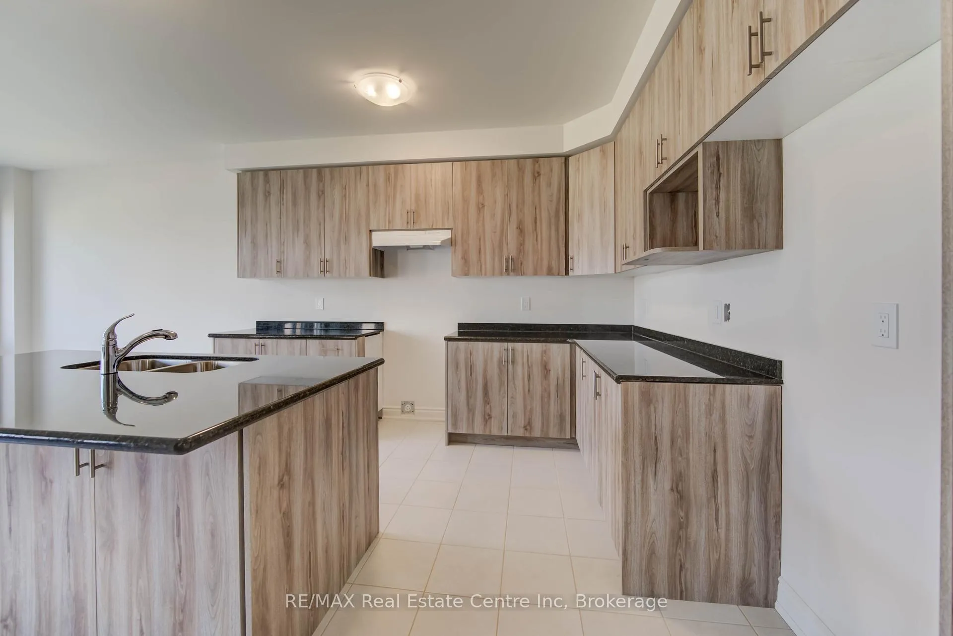 Photo 14 of 154 Attwater Drive, Cambridge, Little's Corners — HOMEH