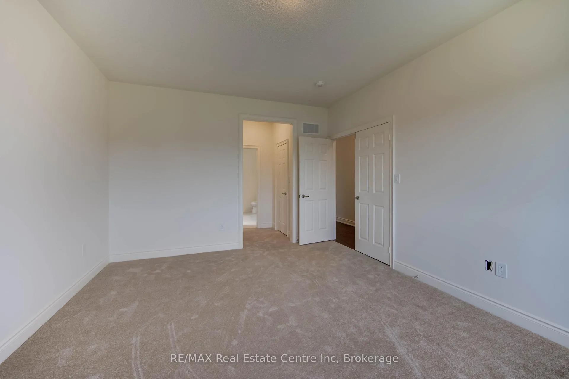 Photo 32 of 154 Attwater Drive, Cambridge, Little's Corners — HOMEH