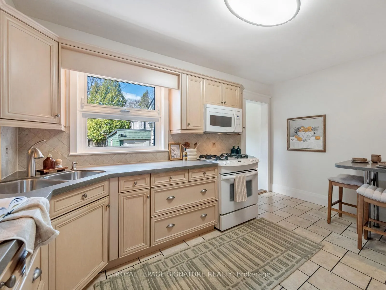 Photo 13 of 120 Hollywood Crescent, Toronto, Woodbine Corridor — HOMEH