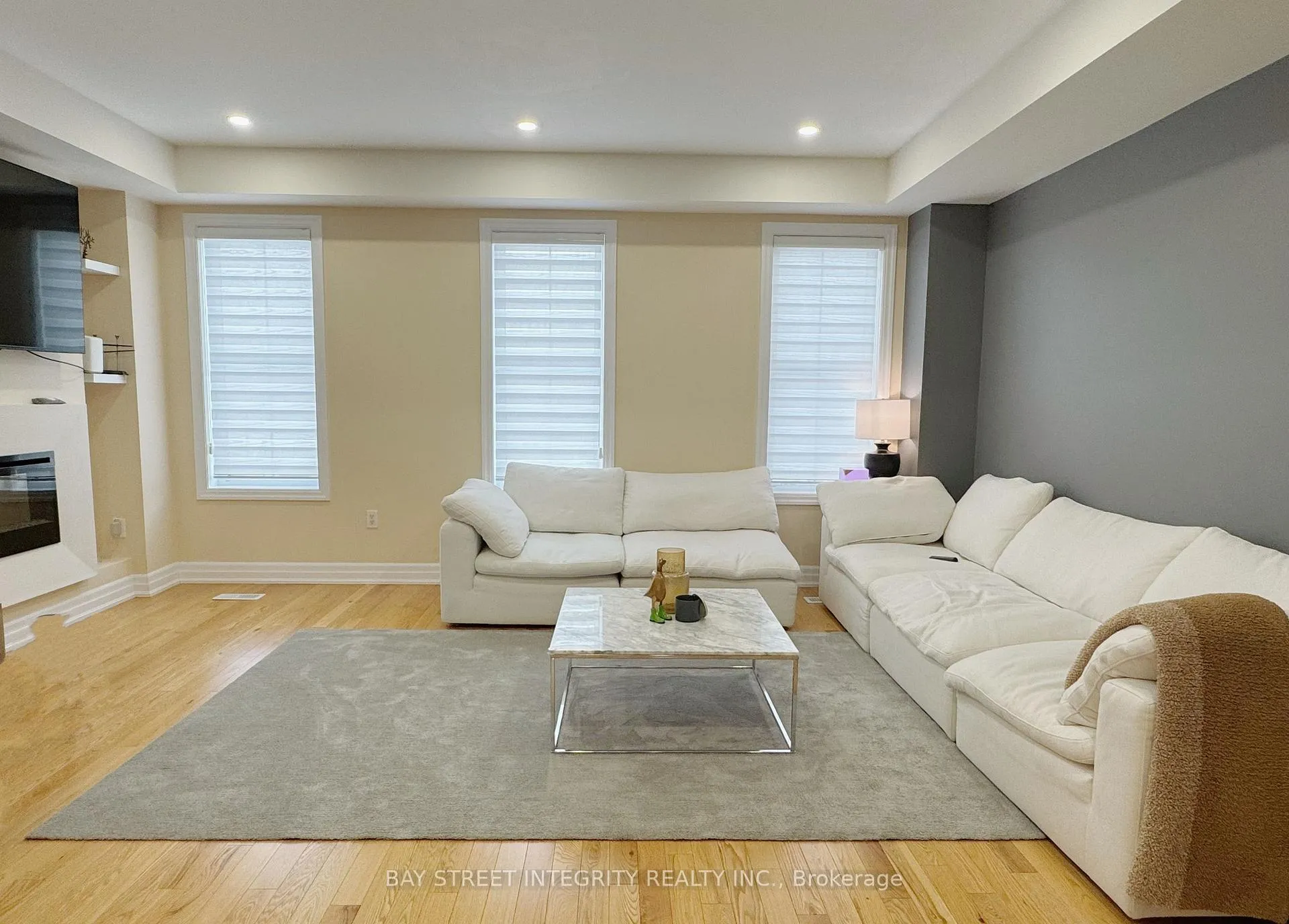 Photo 2 of Unit 7, 2267 Major Mackenzie Drive W, Vaughan, Maple — HOMEH