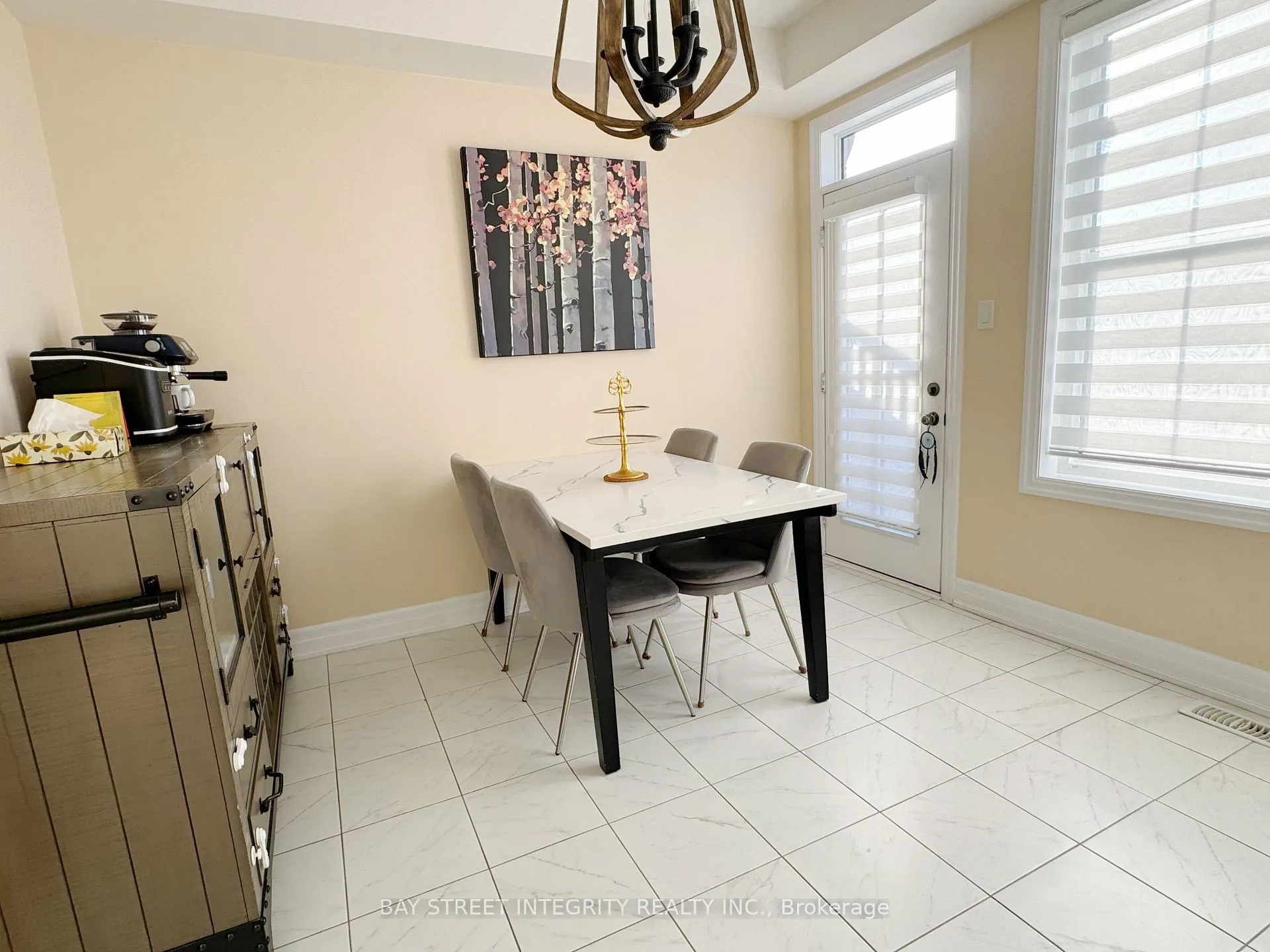 Photo 5 of Unit 7, 2267 Major Mackenzie Drive W, Vaughan, Maple — HOMEH