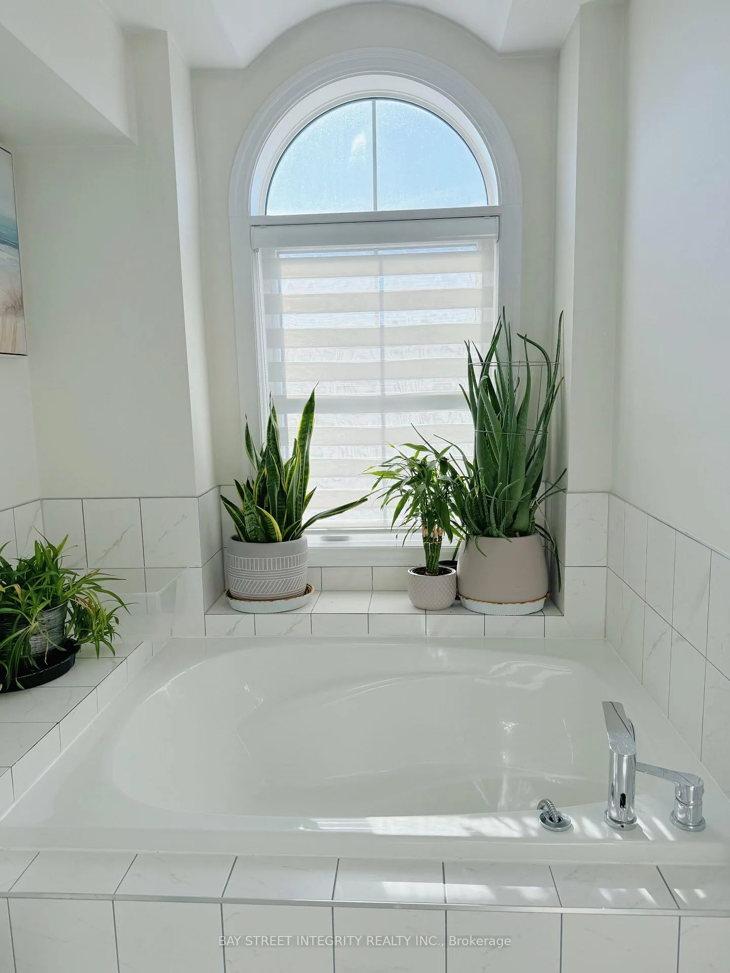 Photo 7 of Unit 7, 2267 Major Mackenzie Drive W, Vaughan, Maple — HOMEH