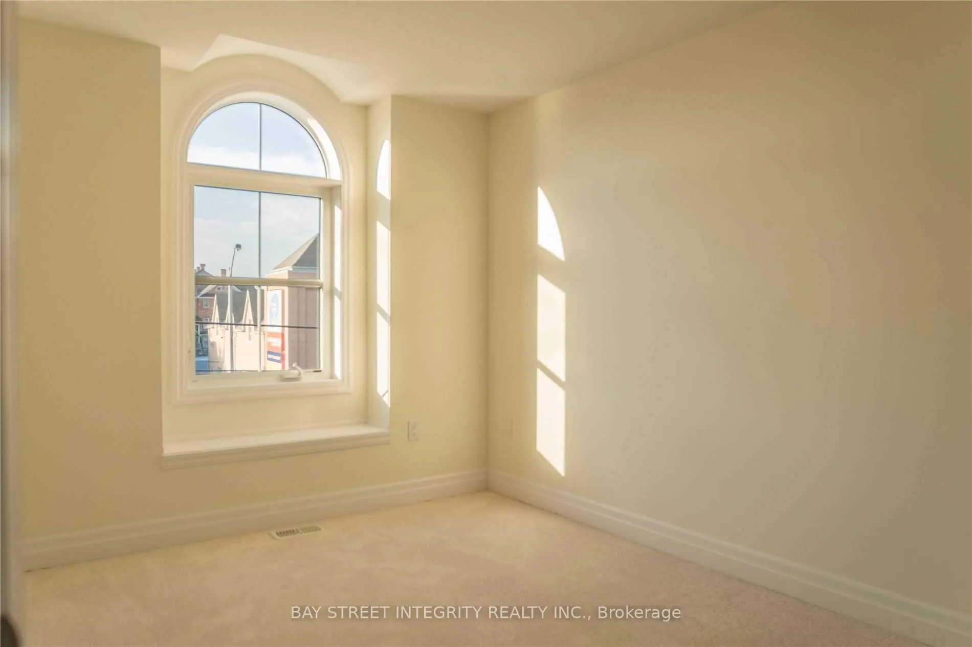 Photo 11 of Unit 7, 2267 Major Mackenzie Drive W, Vaughan, Maple — HOMEH