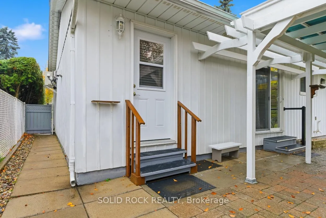 Photo 19 of 26 A & B Ettrick Crescent, Ottawa, Barrhaven - Pheasant Run — HOMEH