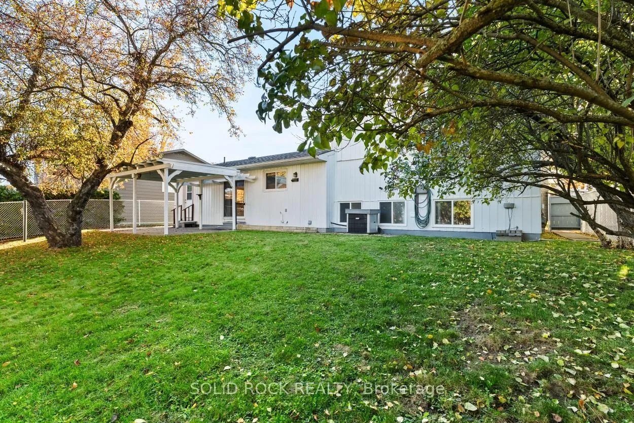 Photo 30 of 26 A & B Ettrick Crescent, Ottawa, Barrhaven - Pheasant Run — HOMEH