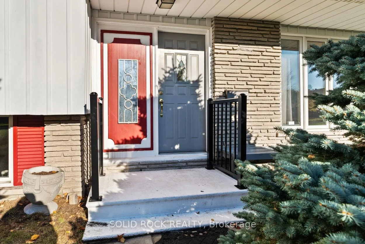 Photo 2 of 26 A (Main House) Ettrick Crescent, Ottawa, Barrhaven - Pheasant Run — HOMEH