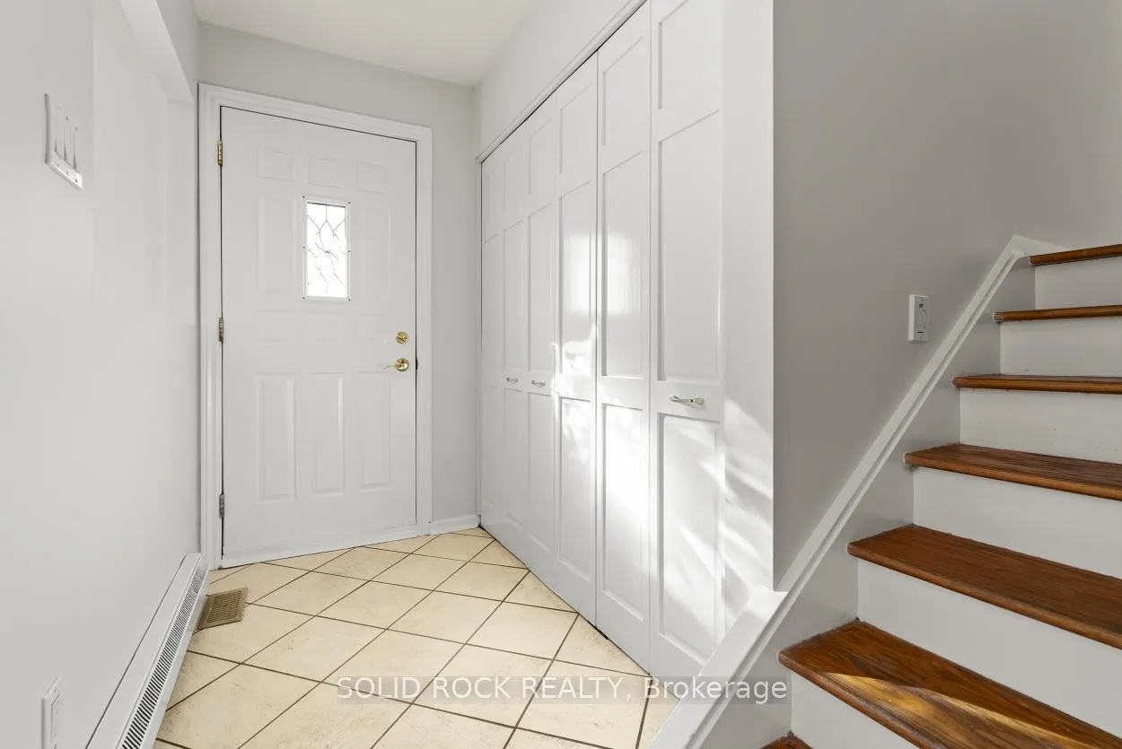 Photo 3 of 26 A (Main House) Ettrick Crescent, Ottawa, Barrhaven - Pheasant Run — HOMEH
