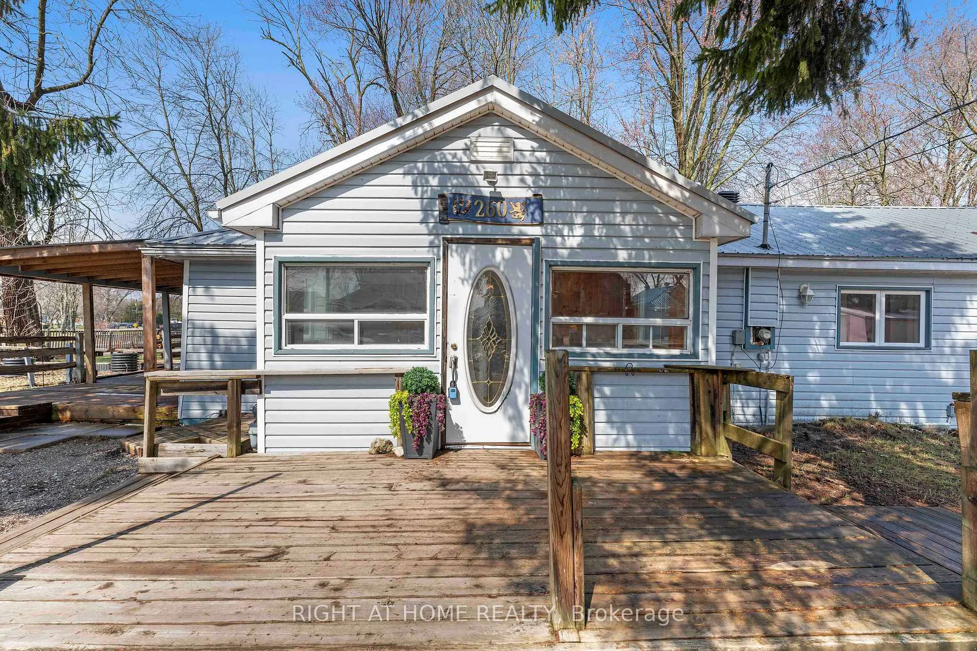 Photo 3 of 260 Beach Road, Innisfil, Gilford — HOMEH