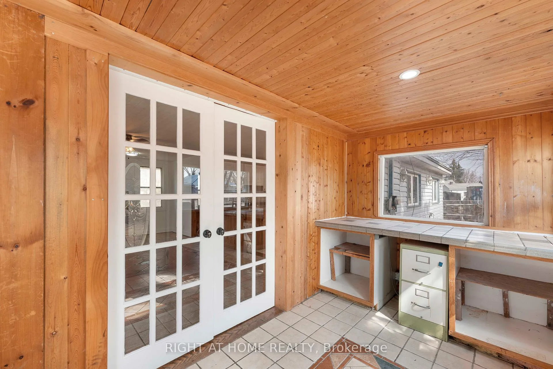 Photo 7 of 260 Beach Road, Innisfil, Gilford — HOMEH
