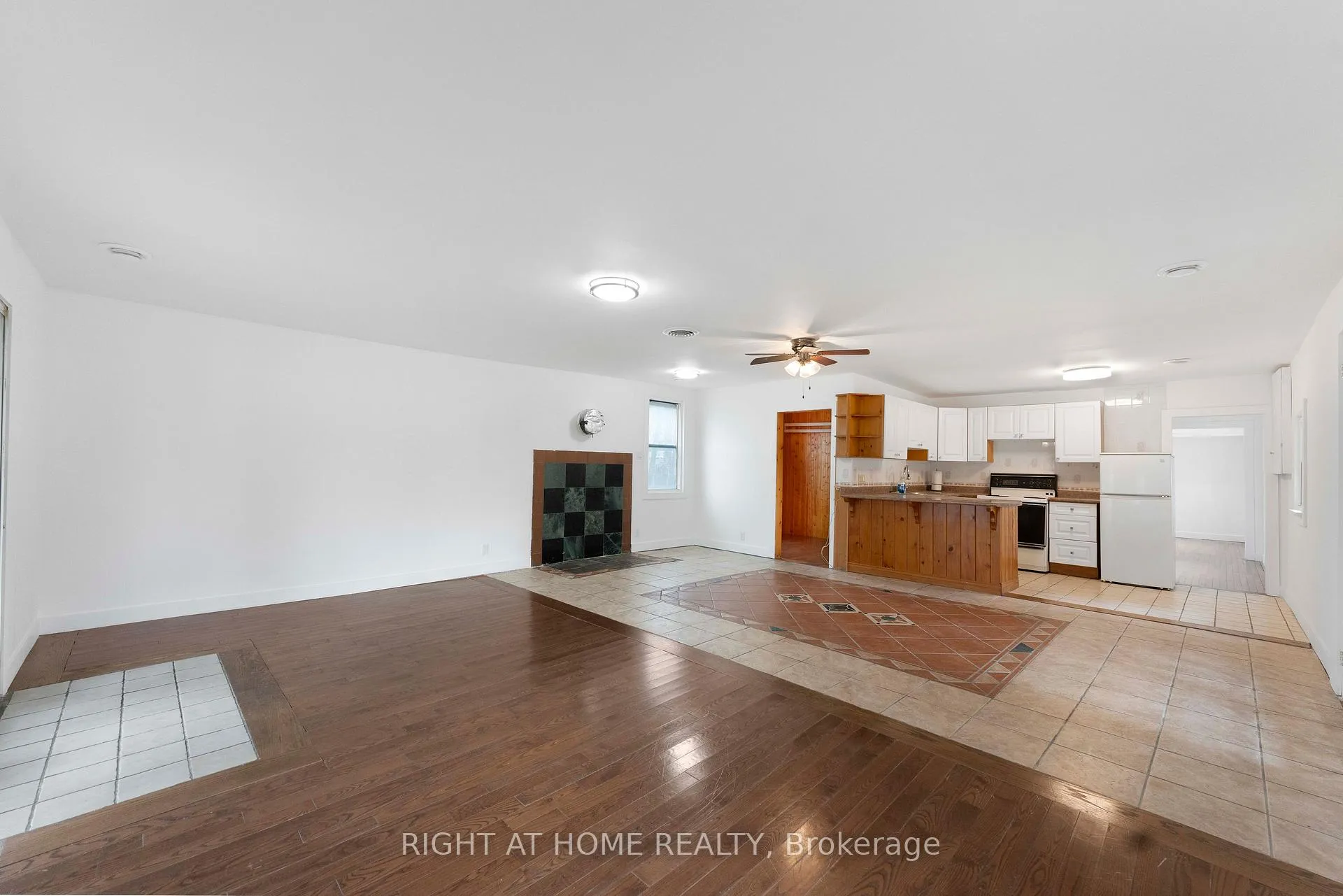 Photo 8 of 260 Beach Road, Innisfil, Gilford — HOMEH