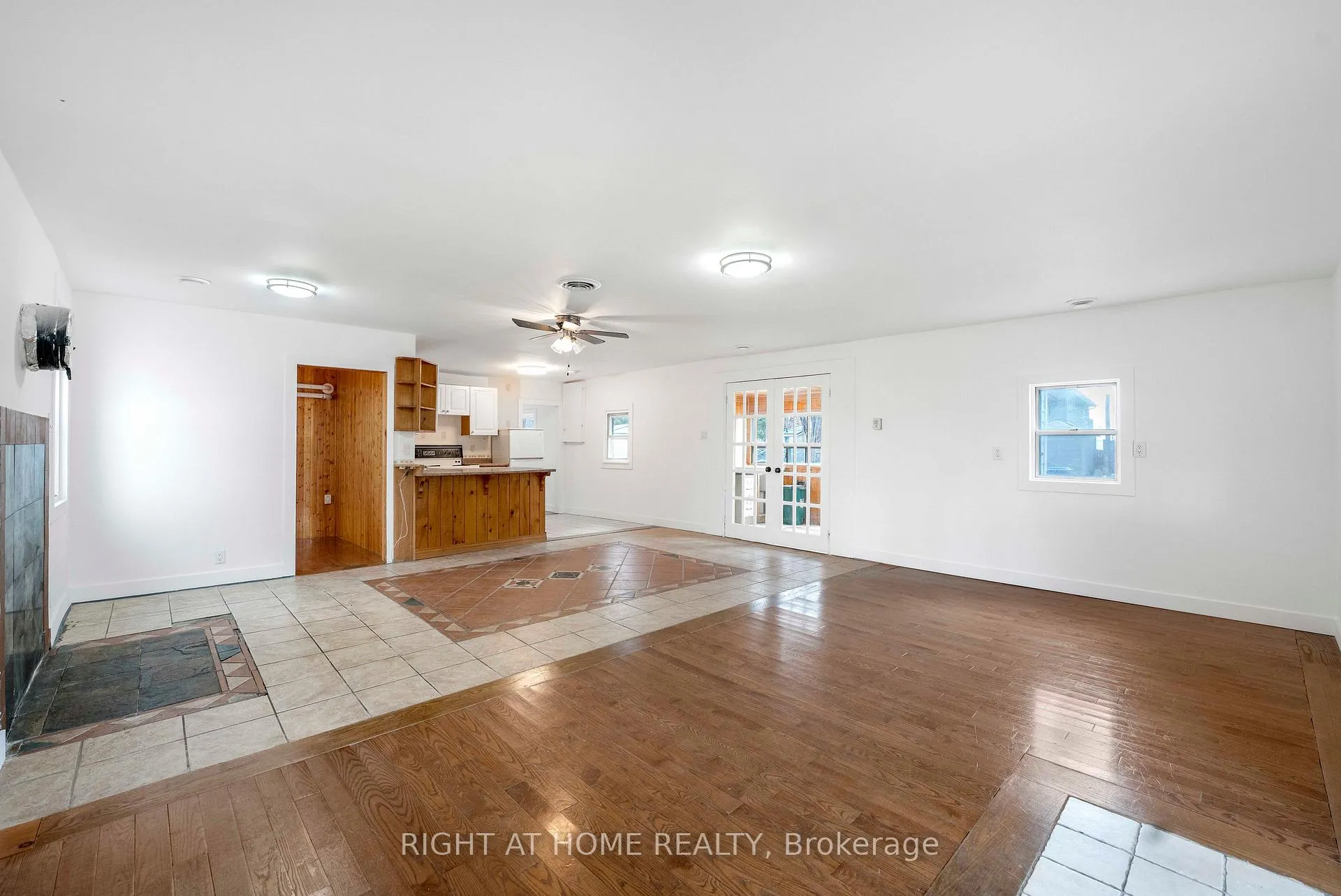 Photo 9 of 260 Beach Road, Innisfil, Gilford — HOMEH