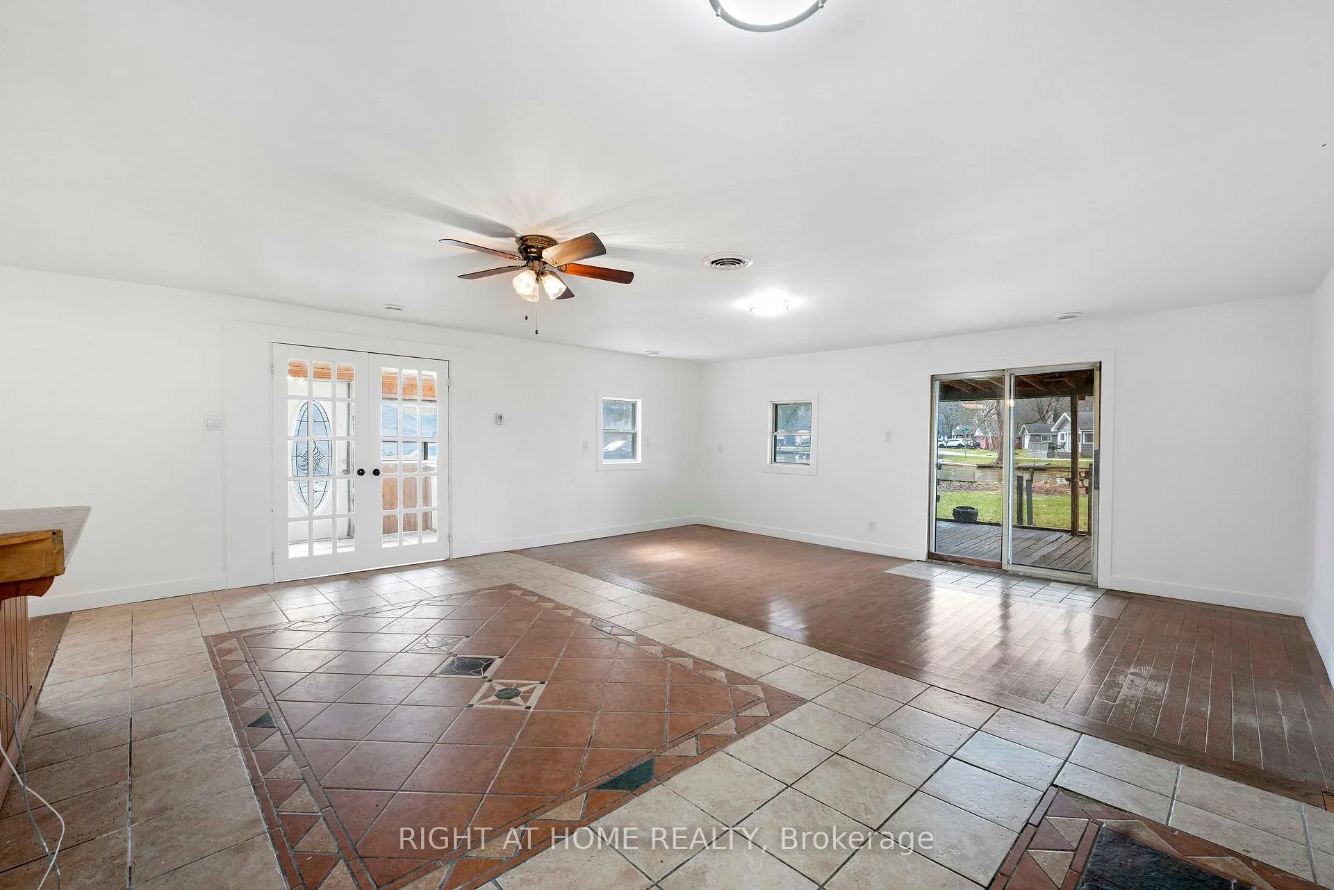 Photo 10 of 260 Beach Road, Innisfil, Gilford — HOMEH