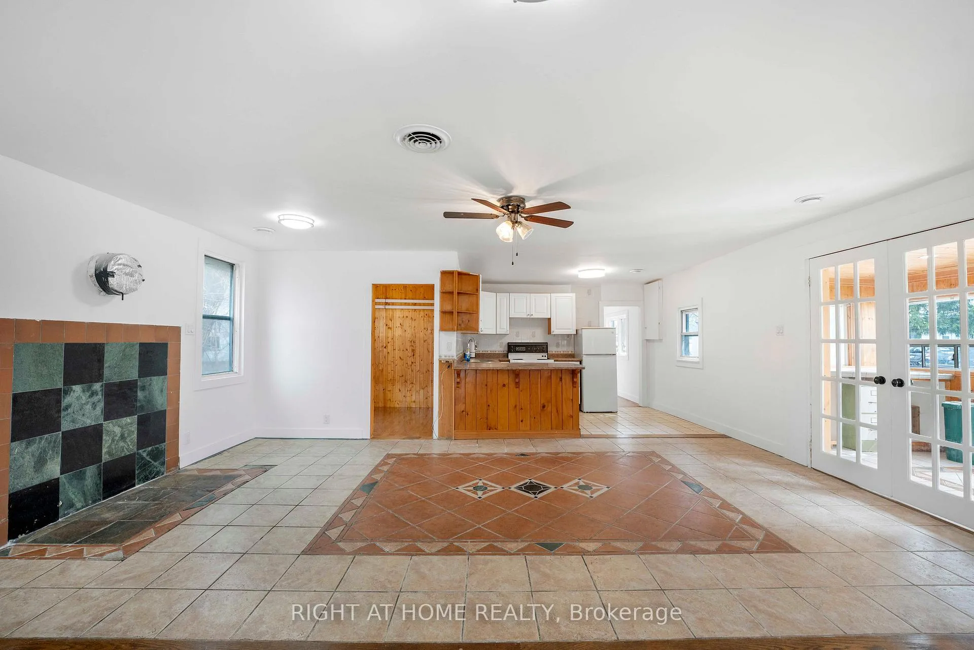 Photo 13 of 260 Beach Road, Innisfil, Gilford — HOMEH