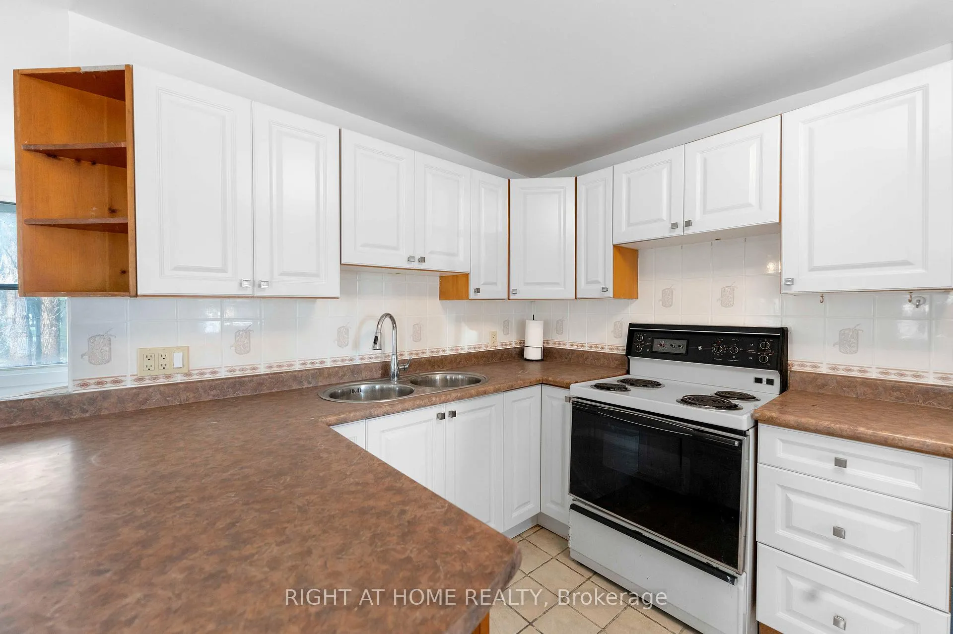 Photo 16 of 260 Beach Road, Innisfil, Gilford — HOMEH