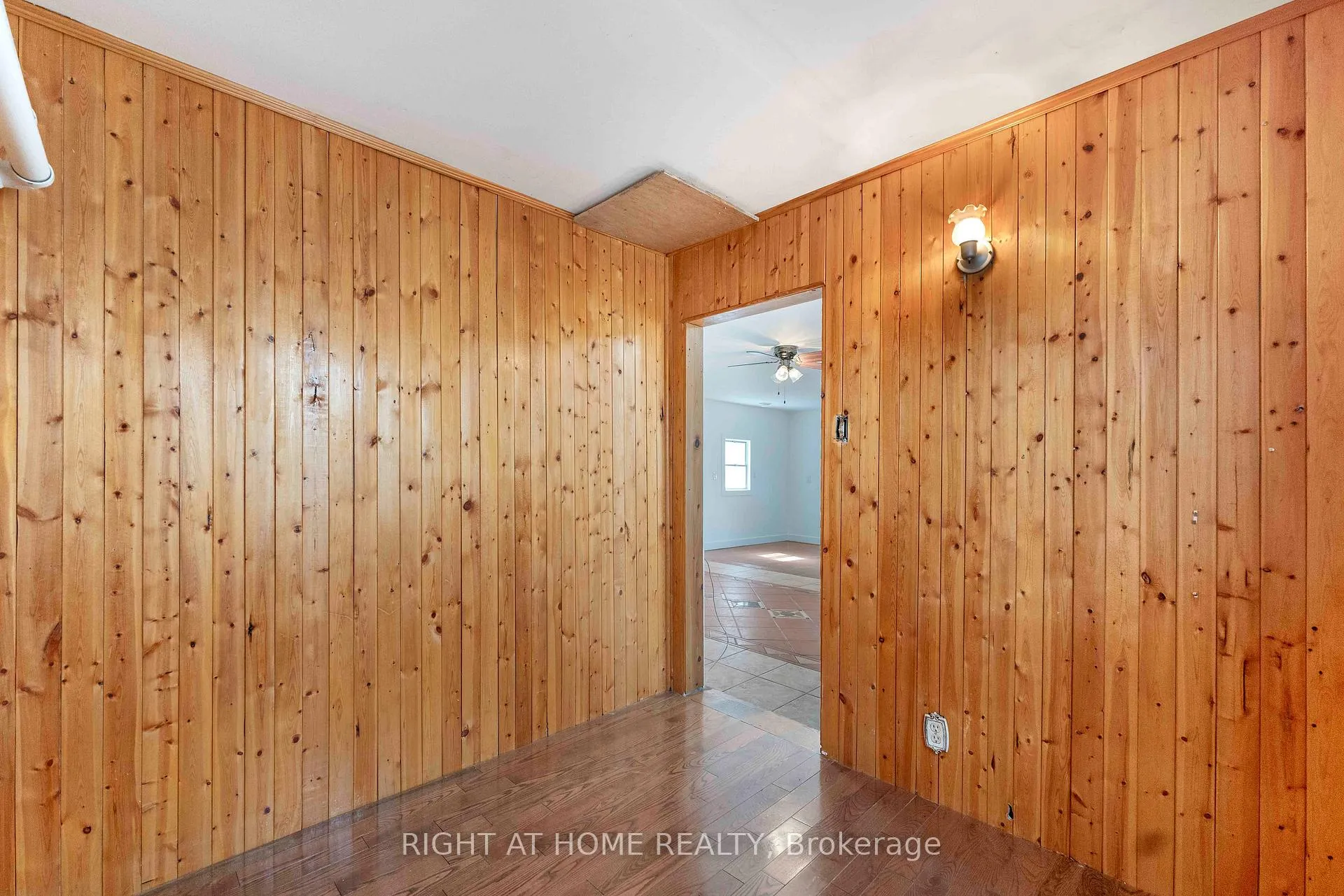 Photo 19 of 260 Beach Road, Innisfil, Gilford — HOMEH