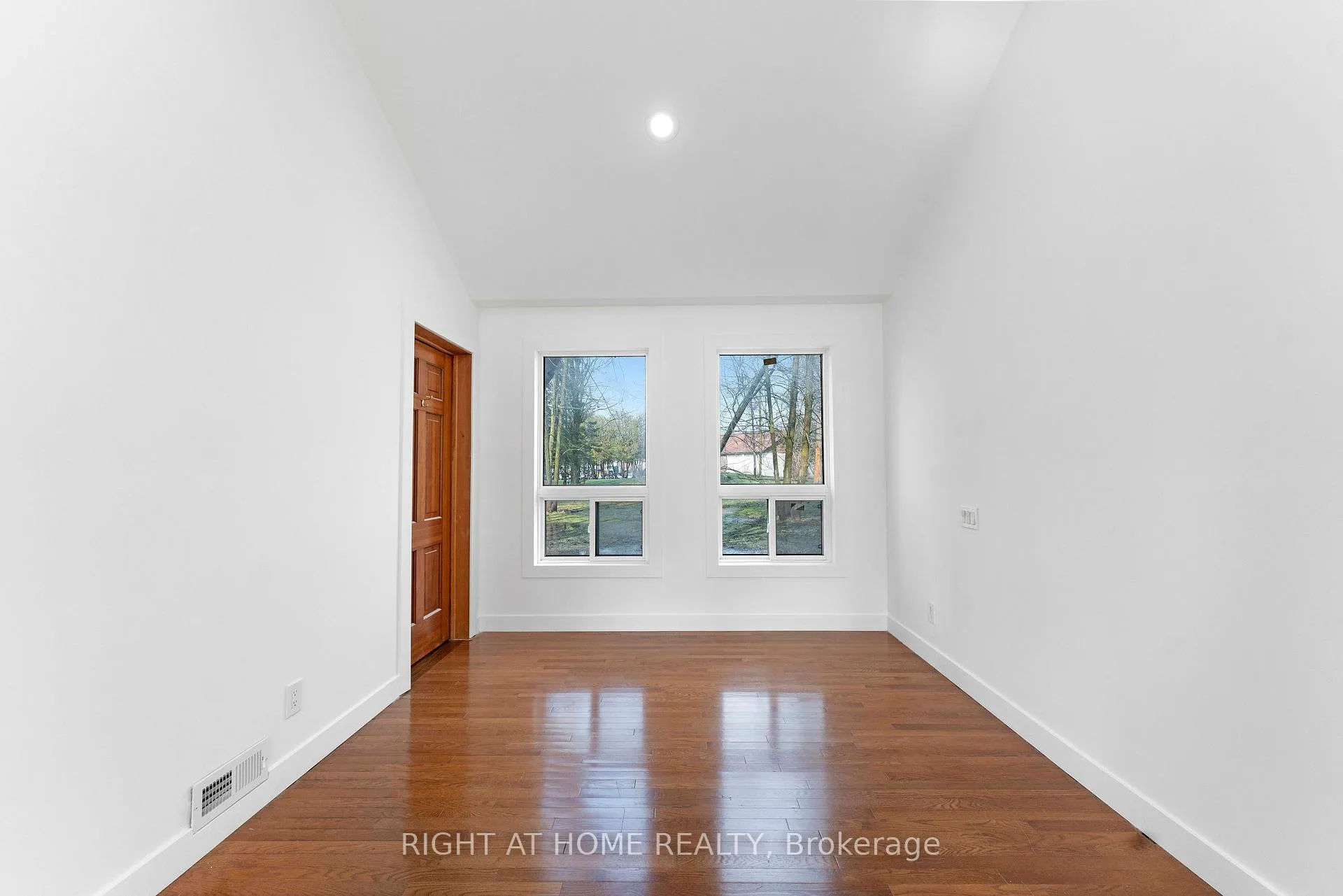 Photo 29 of 260 Beach Road, Innisfil, Gilford — HOMEH