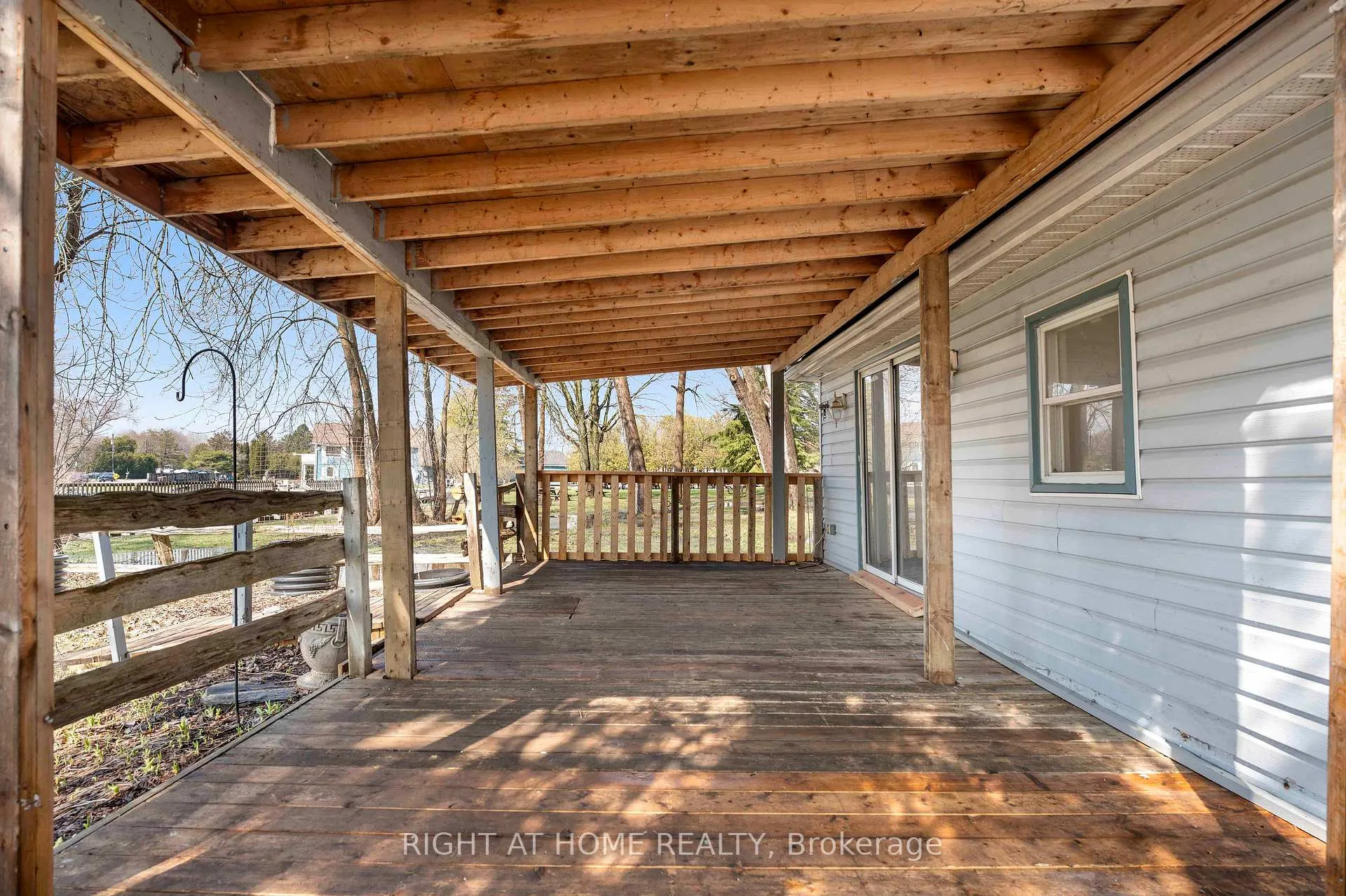 Photo 32 of 260 Beach Road, Innisfil, Gilford — HOMEH