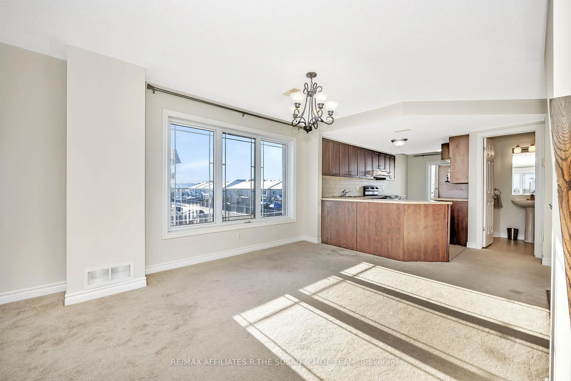 Photo 9 of 753 Lakeridge Drive, Ottawa, Avalon East — HOMEH