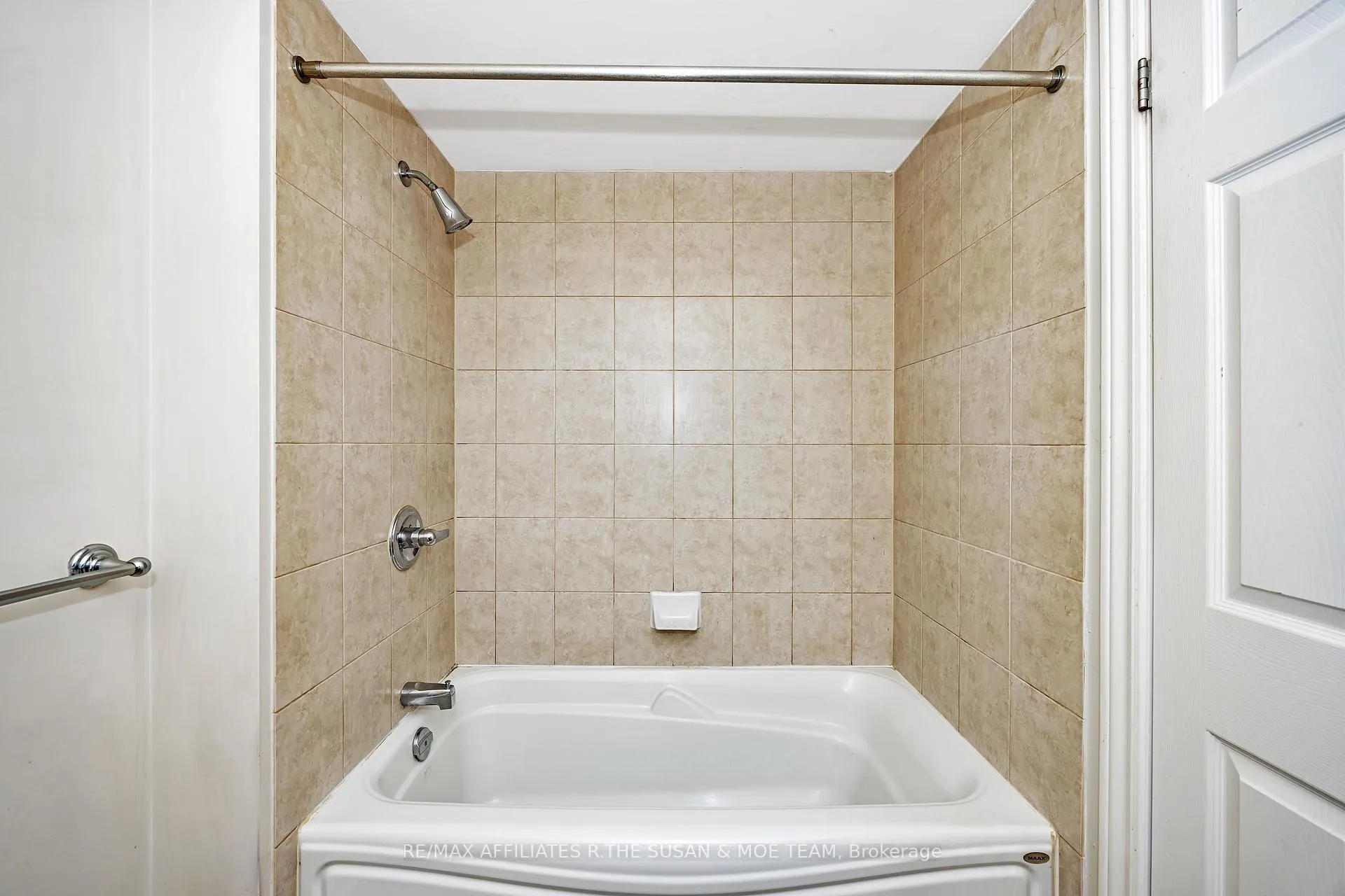 Photo 37 of 753 Lakeridge Drive, Ottawa, Avalon East — HOMEH