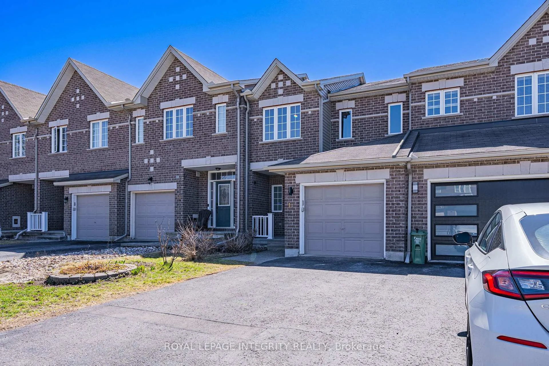 Photo 2 of 12 Saddlesmith Circle, Ottawa, Kanata - Emerald Meadows/Trailwest — HOMEH