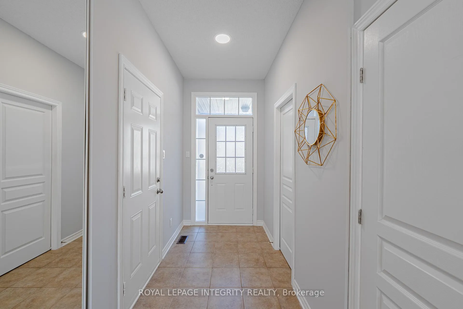 Photo 4 of 12 Saddlesmith Circle, Ottawa, Kanata - Emerald Meadows/Trailwest — HOMEH