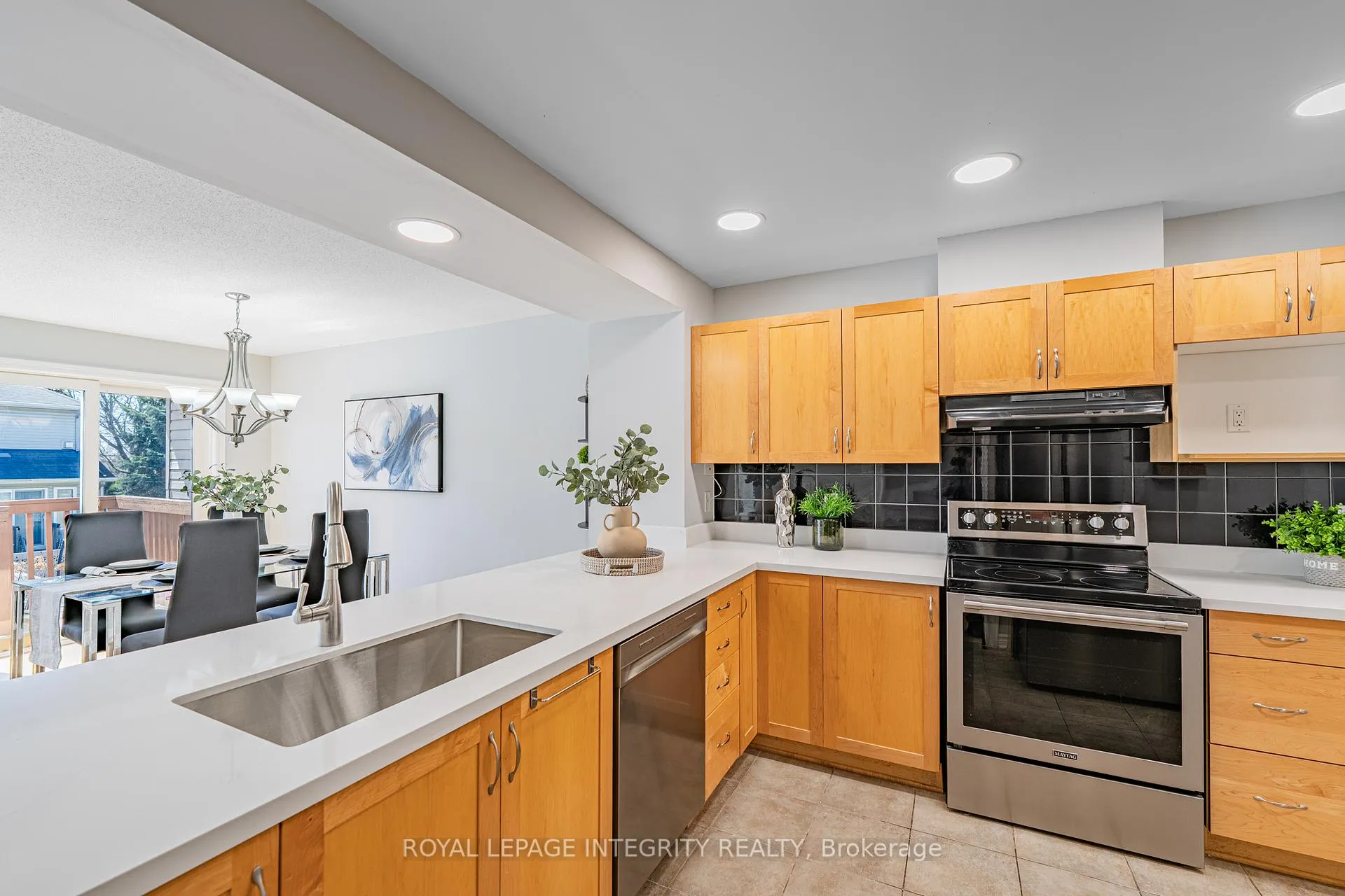 Photo 14 of 12 Saddlesmith Circle, Ottawa, Kanata - Emerald Meadows/Trailwest — HOMEH
