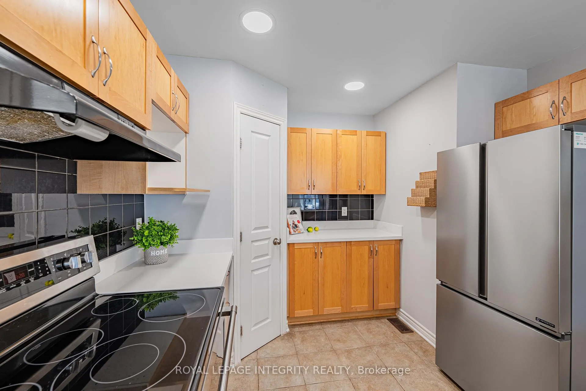 Photo 15 of 12 Saddlesmith Circle, Ottawa, Kanata - Emerald Meadows/Trailwest — HOMEH